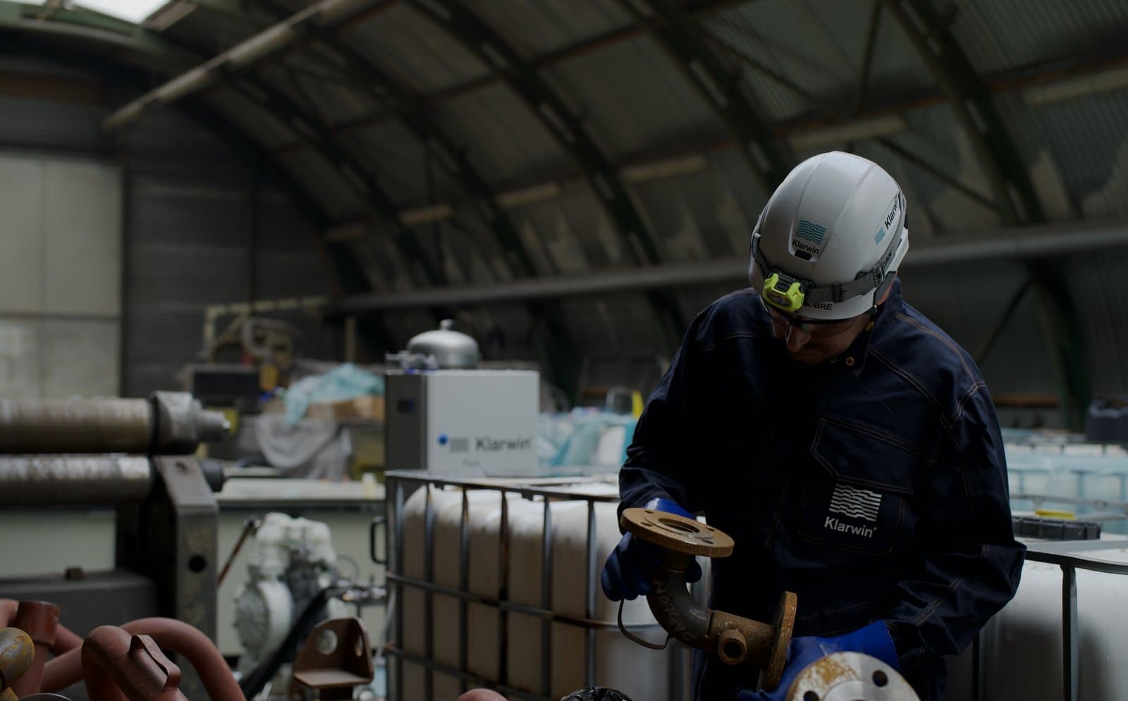 Klarwin field technician inspecting a flange before chemical pipe cleaning