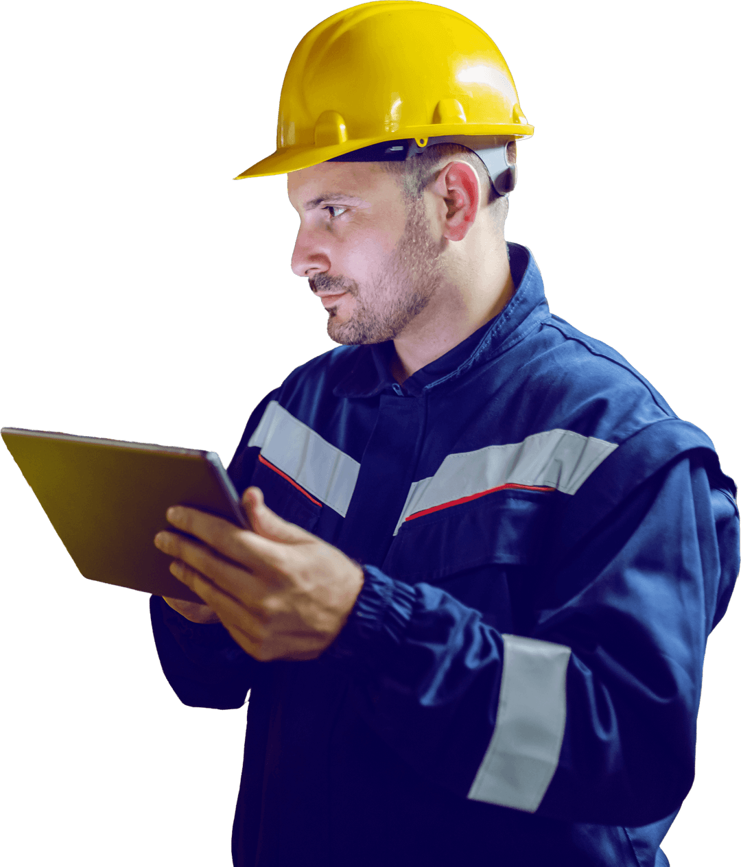 Inginer energetic monitorizând sisteme industriale