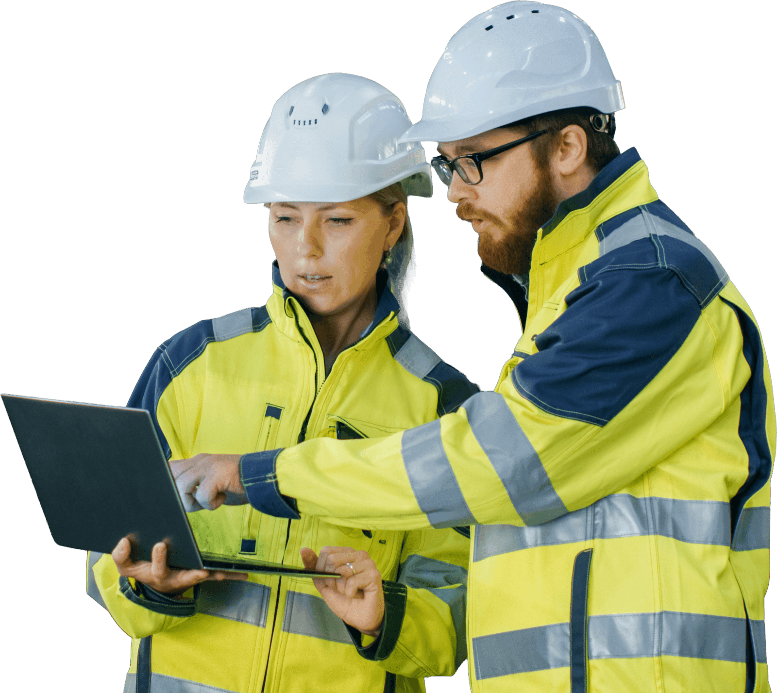 Doi ingineri Klarwin Technik verificând datele pe laptop