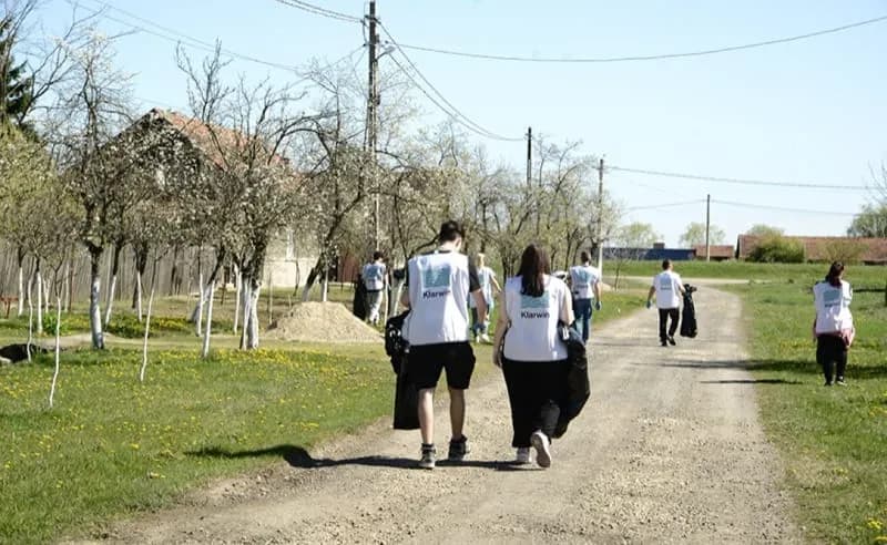 Malul râului Bega, curățat de voluntari cu sprijinul Klarwin